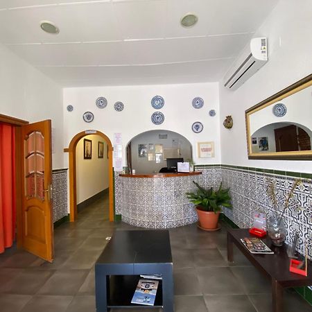Hotel Munoz โมตริล ภายนอก รูปภาพ