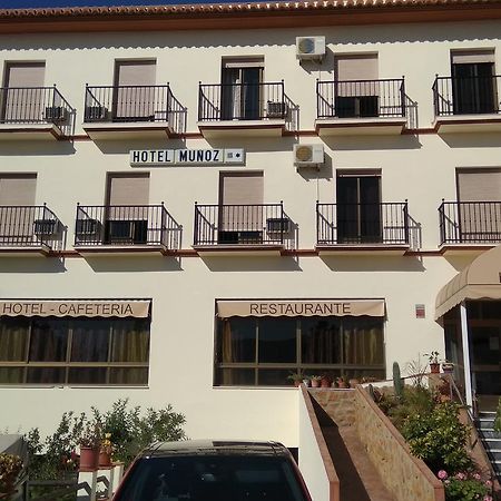 Hotel Munoz โมตริล ภายนอก รูปภาพ