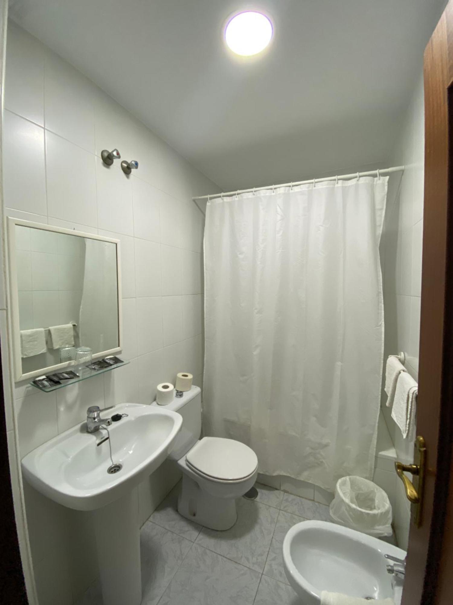 Hotel Munoz โมตริล ภายนอก รูปภาพ