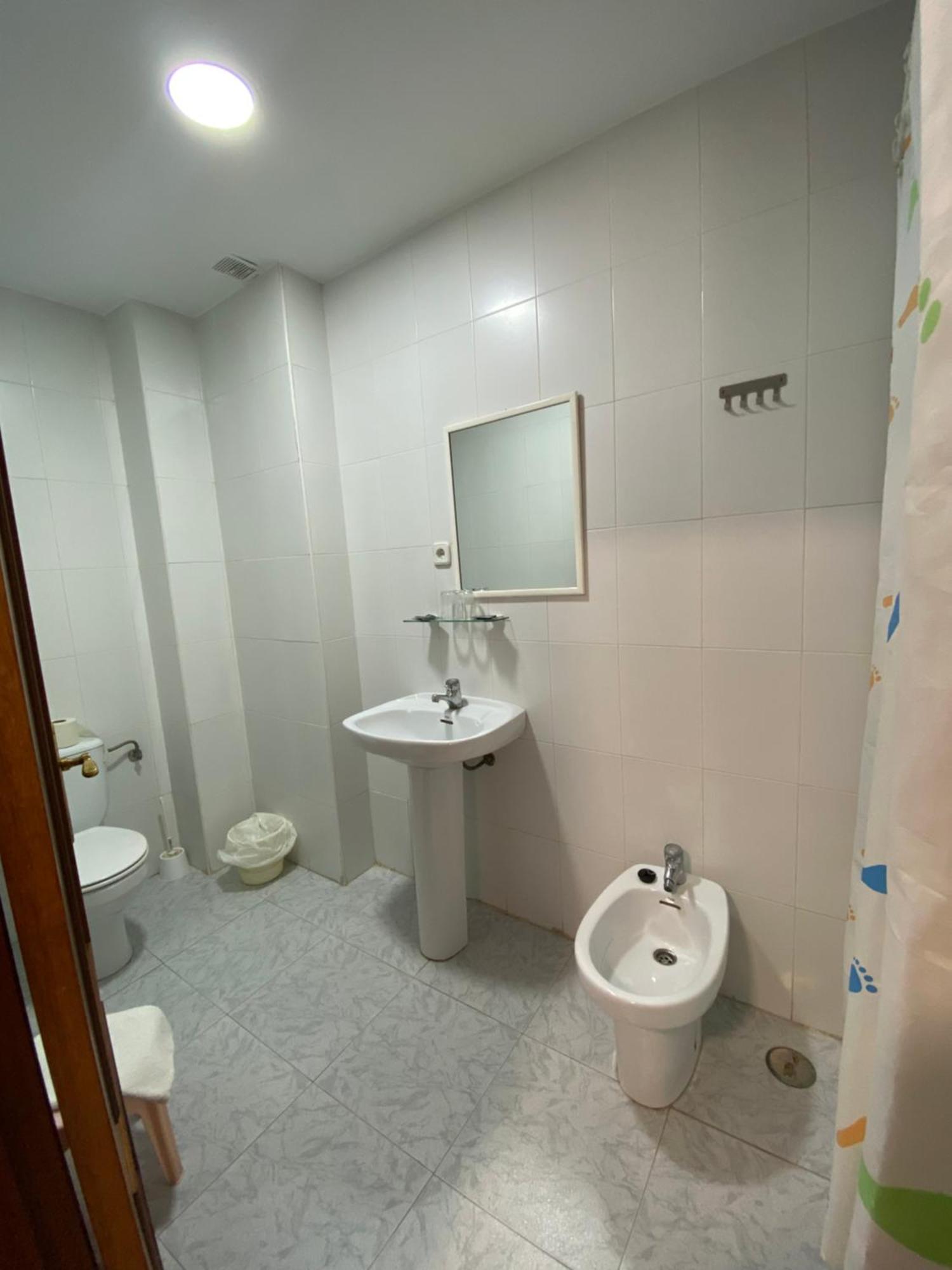 Hotel Munoz โมตริล ภายนอก รูปภาพ