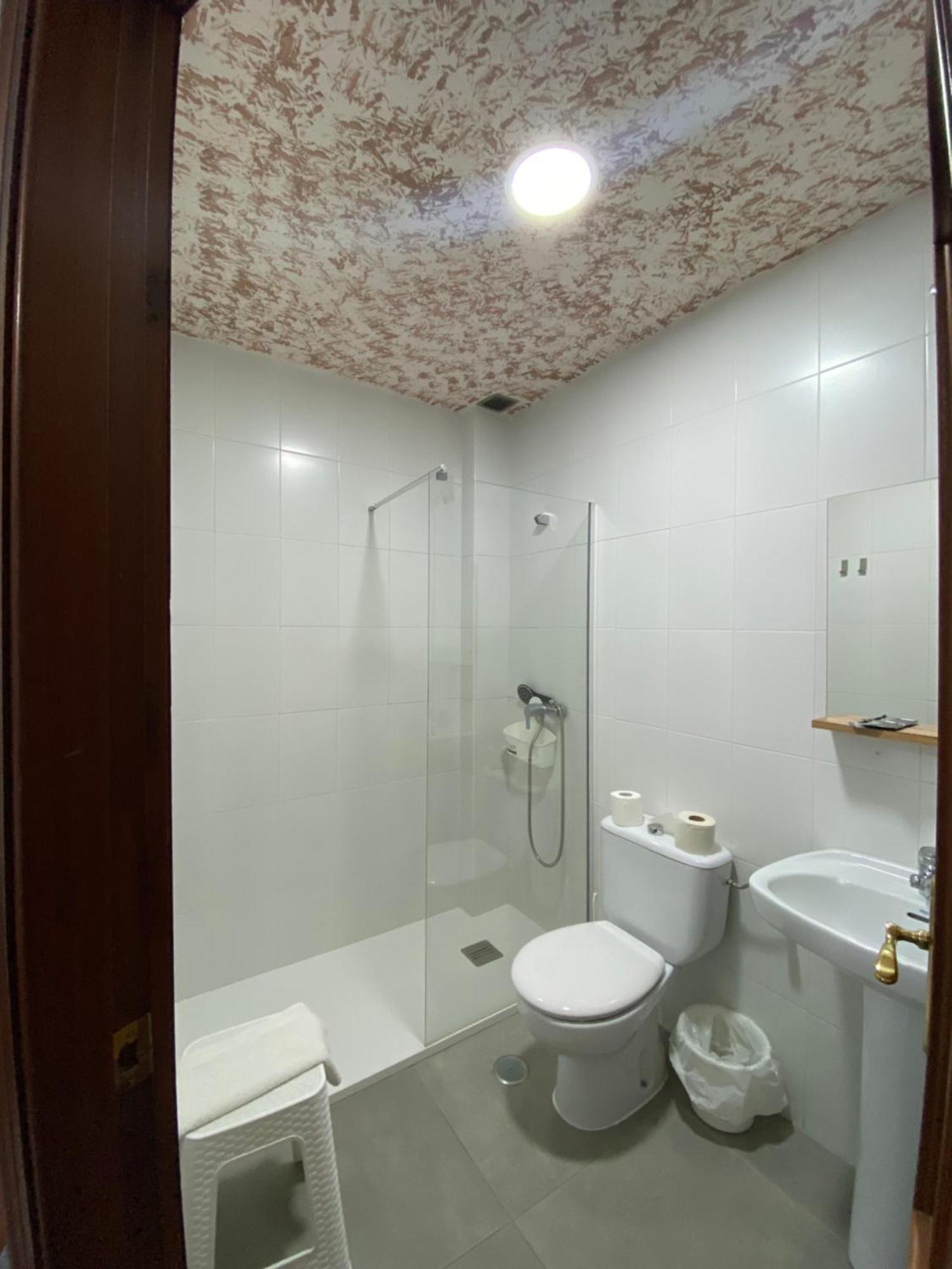 Hotel Munoz โมตริล ภายนอก รูปภาพ