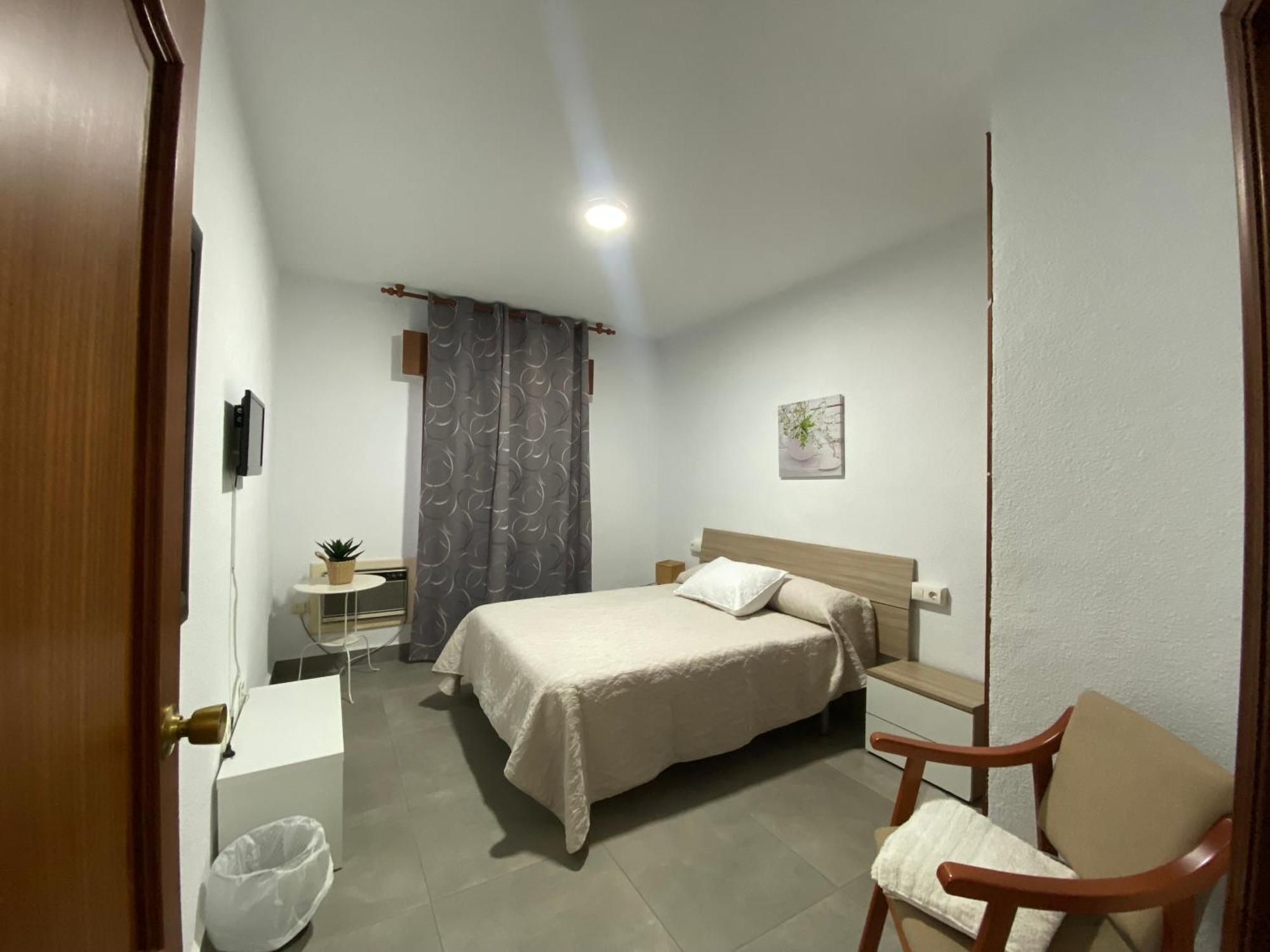 Hotel Munoz โมตริล ภายนอก รูปภาพ