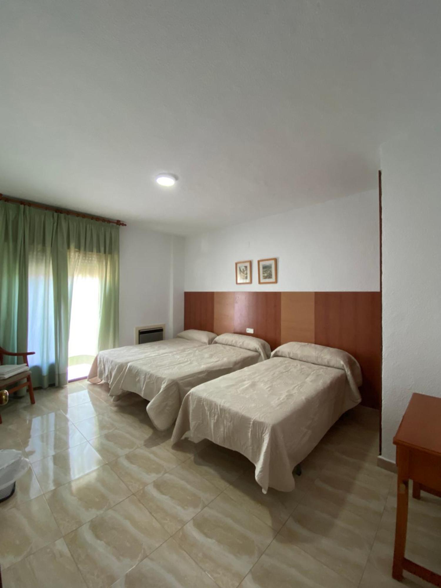 Hotel Munoz โมตริล ภายนอก รูปภาพ