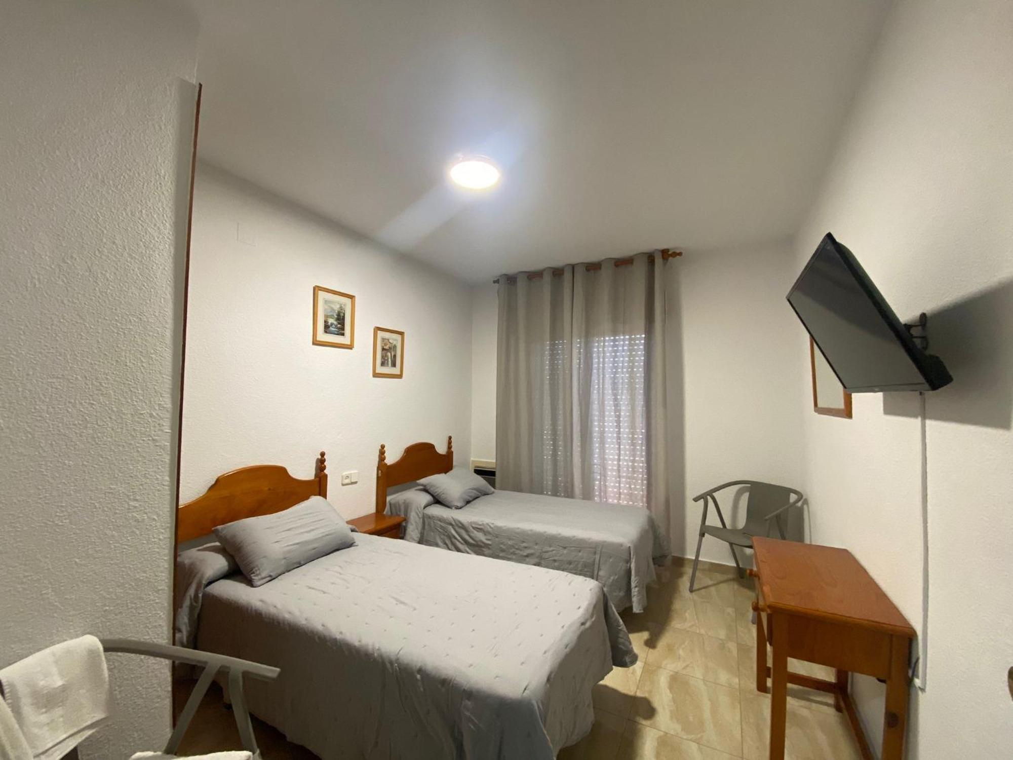 Hotel Munoz โมตริล ภายนอก รูปภาพ