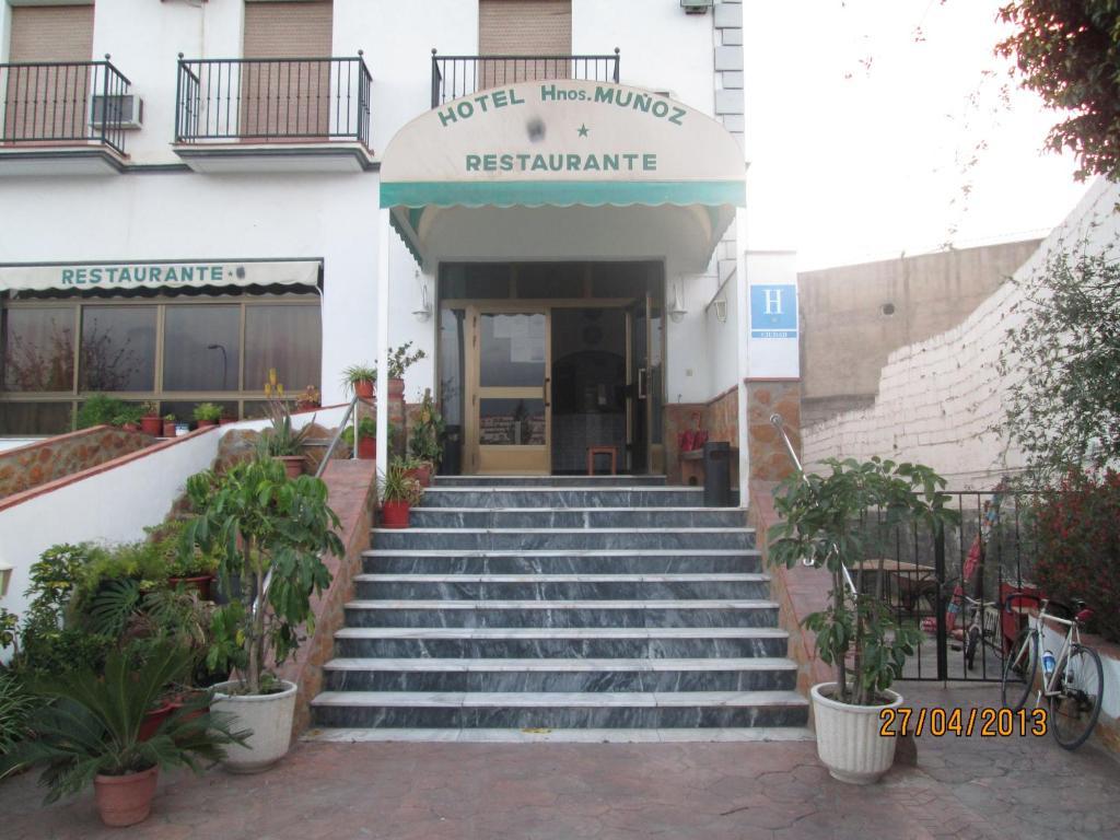 Hotel Munoz โมตริล ภายนอก รูปภาพ