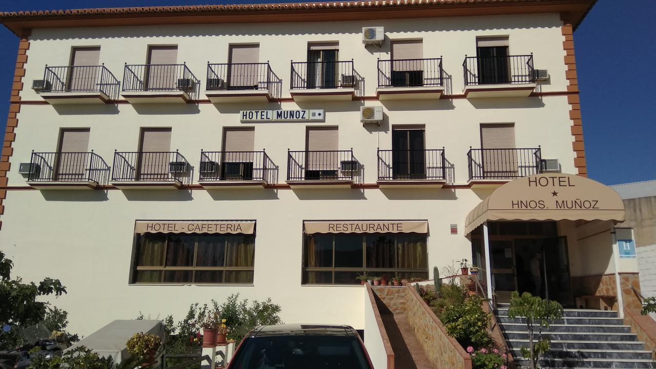 Hotel Munoz โมตริล ภายนอก รูปภาพ